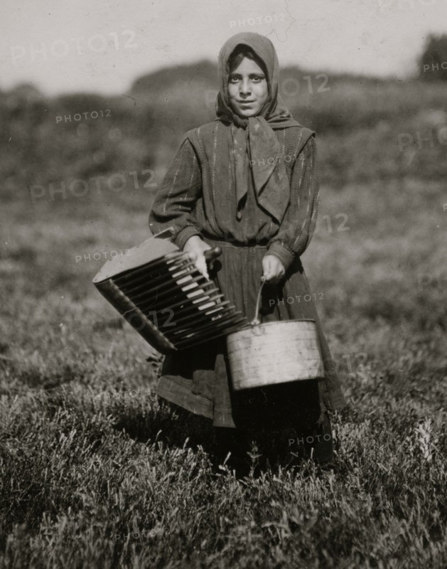 Carrie Maderyos ready to pick. Said 12 years old - 2nd year picking. 1911