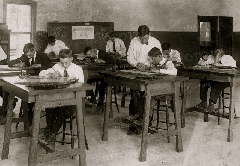 Continuation School - Temporary Quarters. Drawing class at Diamond School 1916