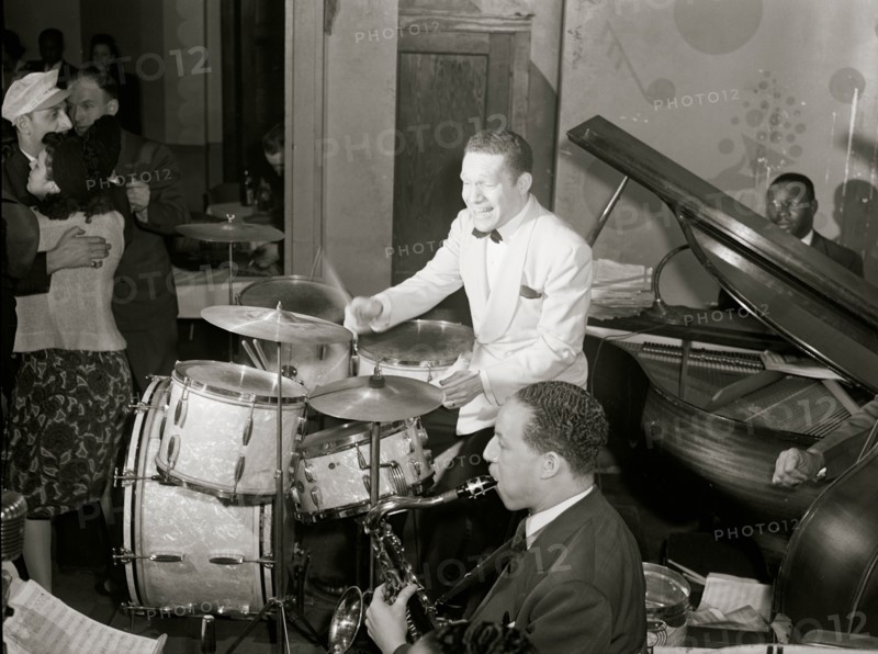 Dancing to the music of "Red" Sounders and his band at the Club DeLisa, Chicago, Illinois 1942
