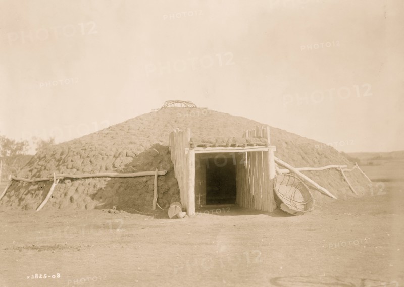 Mandan earthen lodge 1908