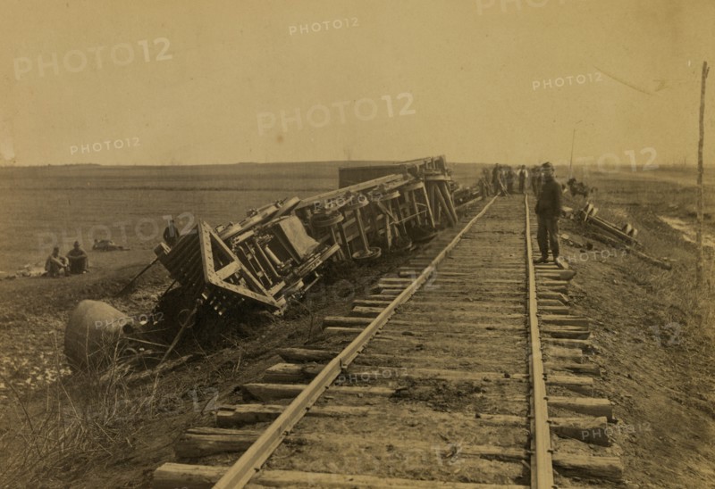 Engine "Government" ] down the "banks" near Brandy, April 1864 1863