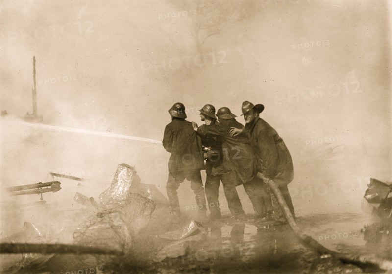 Firefighters, Firemen, Hoses, 1910
