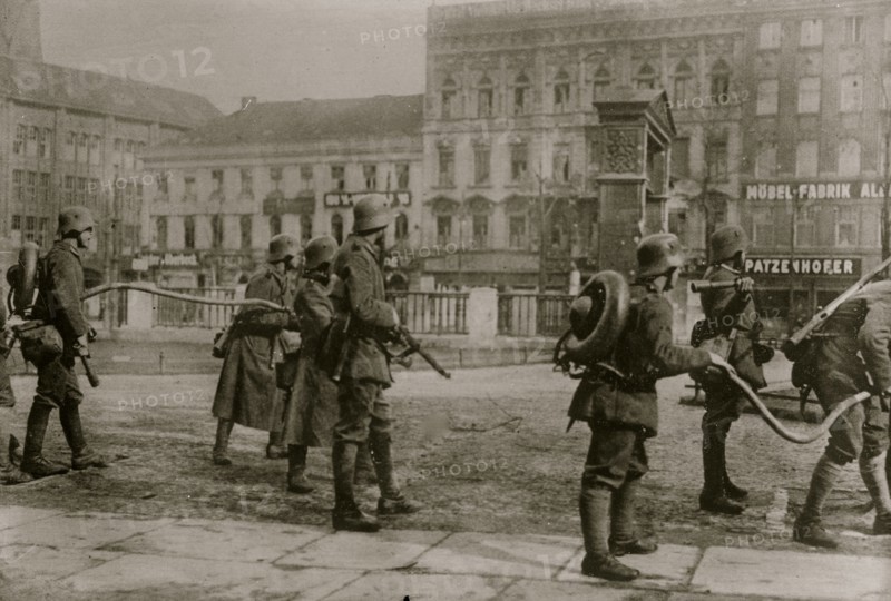 Flame throwers, Berlin
