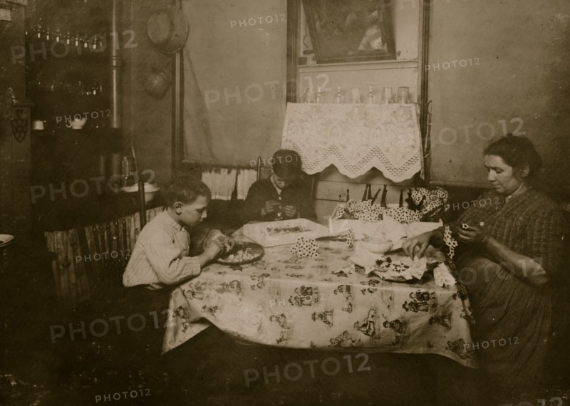 Flower making. Family of Mary Bezzola, 1912