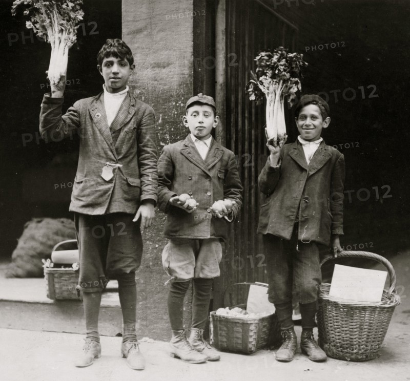 Fruit Peddlers sell stalks of celery 1909