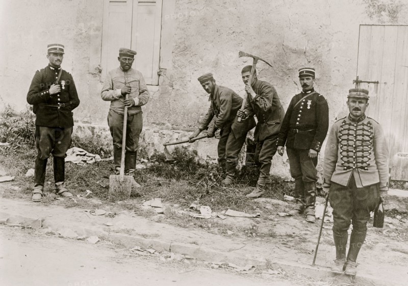 German prisoners work -- near Villeroy