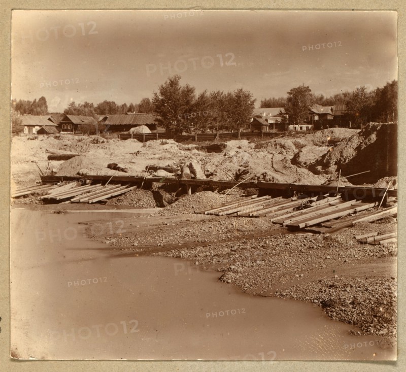Gold-mining works on the Berezovka River. [Berezovski] 1910