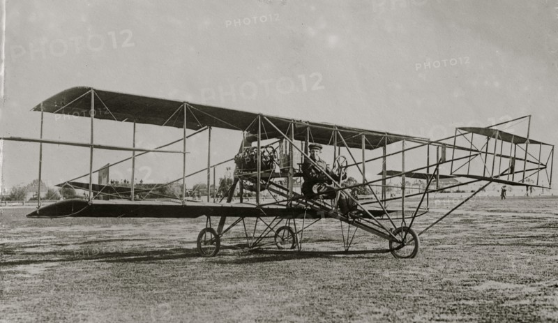 Hamilton in Aeroplane