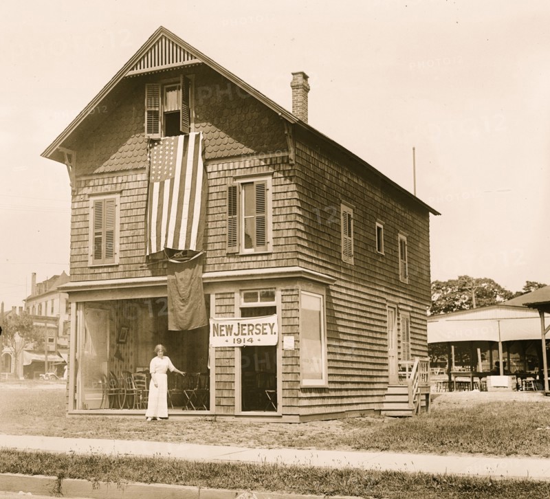 House with Flag in Asburg Park 1912