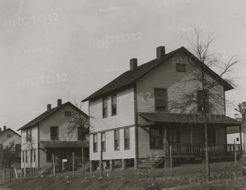 Housing conditions, Lindale, Ga. Not a thing neglected, except the child.  1913