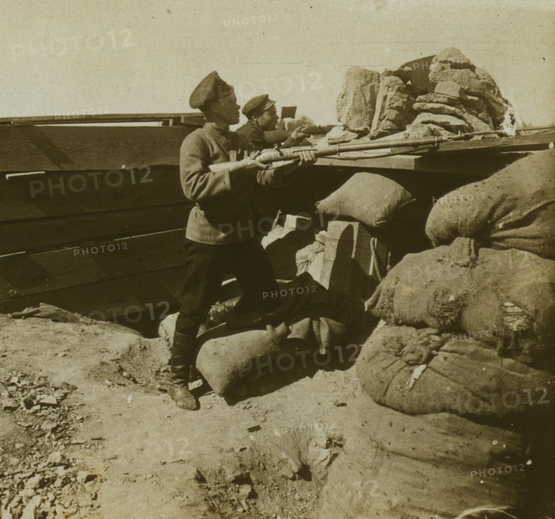 Inside a Russian fort during the siege  1905