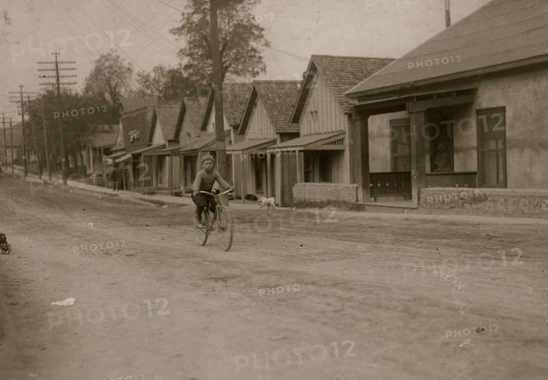 Isaac Boyett, "I'm de whole show." The twelve year old proprietor, manager and messenger of the Club Messenger Service, 1913