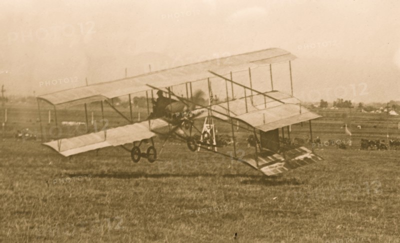 Paulhan aeroplane, Le Canard taking off, Los Angeles, Calif. 1910