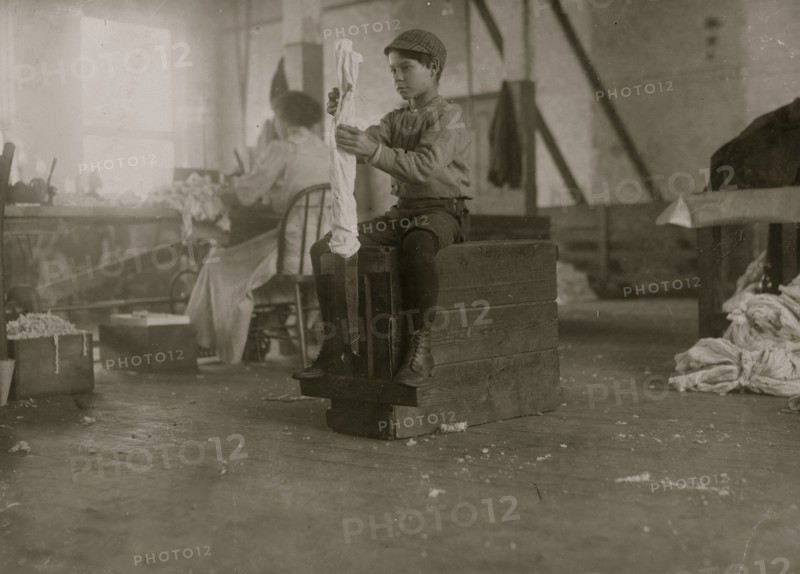 Turning hosiery in a Tennessee mill 1910