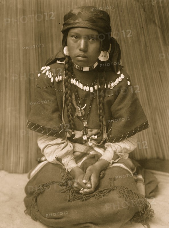 Touch her dress--Kalispel 1910