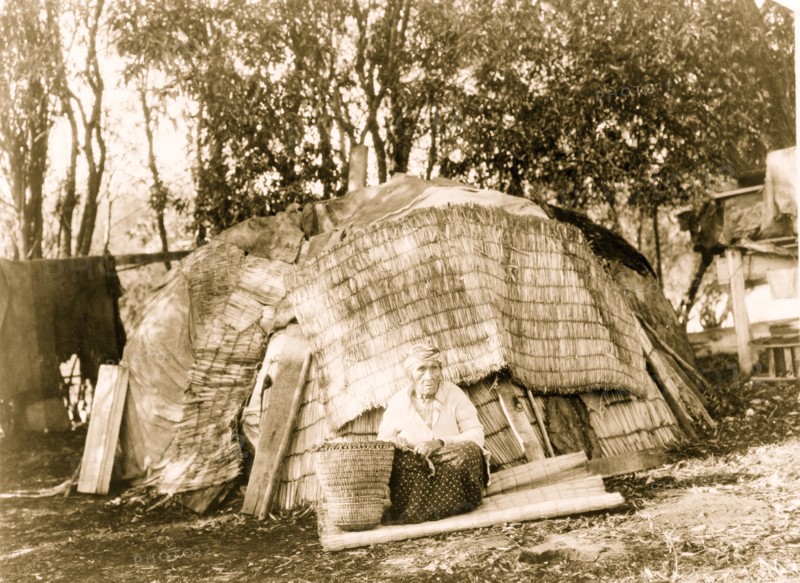 Klamath tule hut 1923