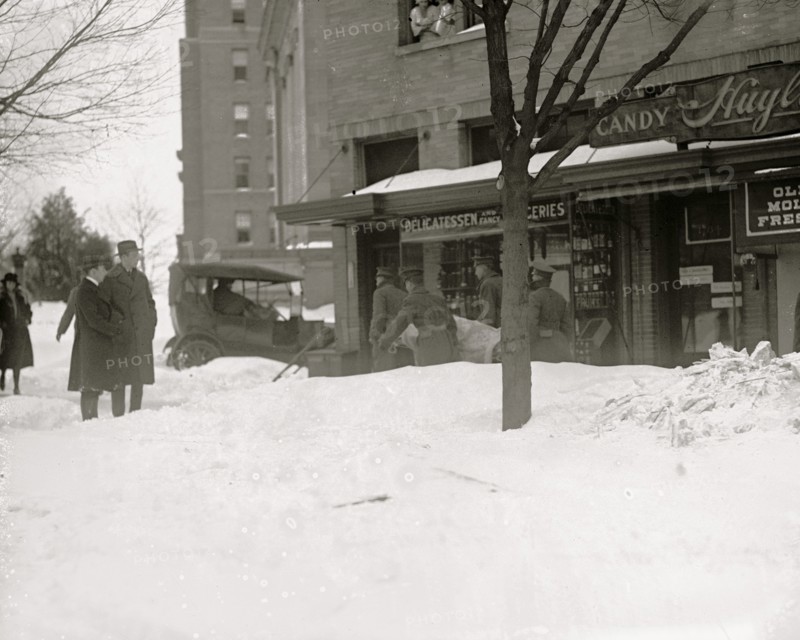 Knickerbocker Theatre in Washington DC collapse from the weight of snow 1922