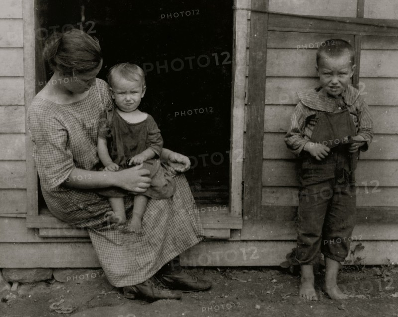 la Feebach, 15-year old girl at home for housework. Father, Rufus Feebach, Route 4, Cynthiana, Ky. Near Hookstown School.  1916