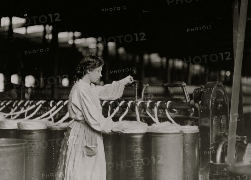 Lincoln Cotton Mill, Evansville, Ind. Girl at Slubber 1908