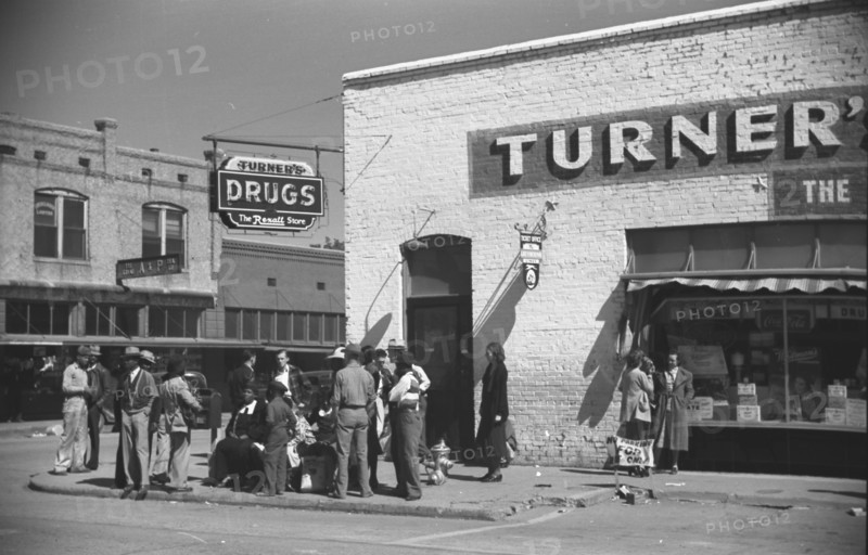 Main street on Saturday afternoon, Belzoni, Mississippi Delta, Mississippi 1939