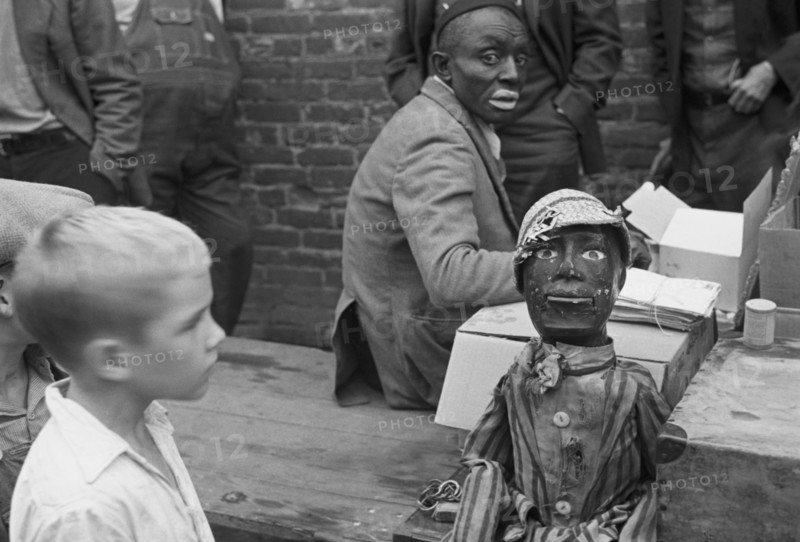 Medicine show, Huntingdon with Black Face 1935