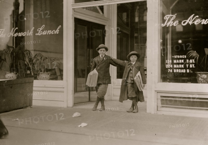Jewish Newsboys in Newark, NJ 1910