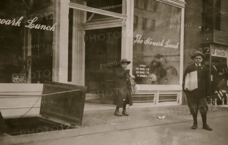 Jewish Newsboys in Newark, NJ 1910