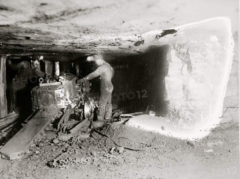 Mine Machinery operated to gouge a horizontal shaft 1922