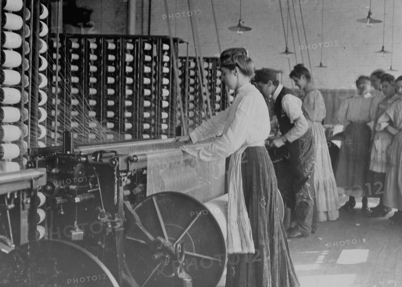 Mollahan Mill, Newberry, S.C. Type of young woman at spinning machine in cotton mills 1908
