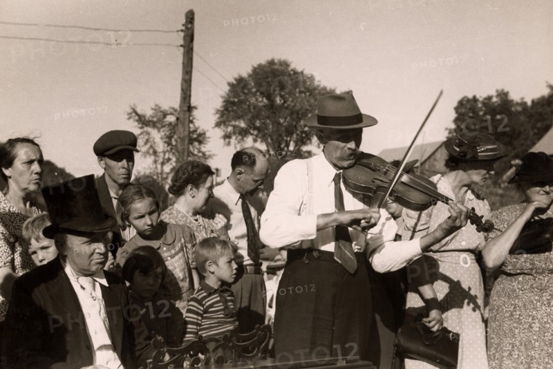 Fiddler at the World's Fair in Vermont 1941