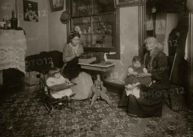Making willow plumes in an unlicensed tenement. 1912