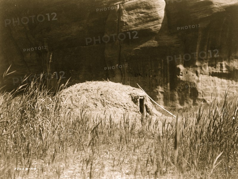 Navaho Hogan in Cañon del Muerta 1906