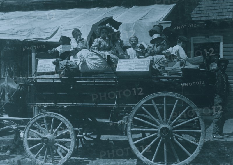 Off to the berry farms of Maryland. Taken on Fell Point, Baltimore 1910