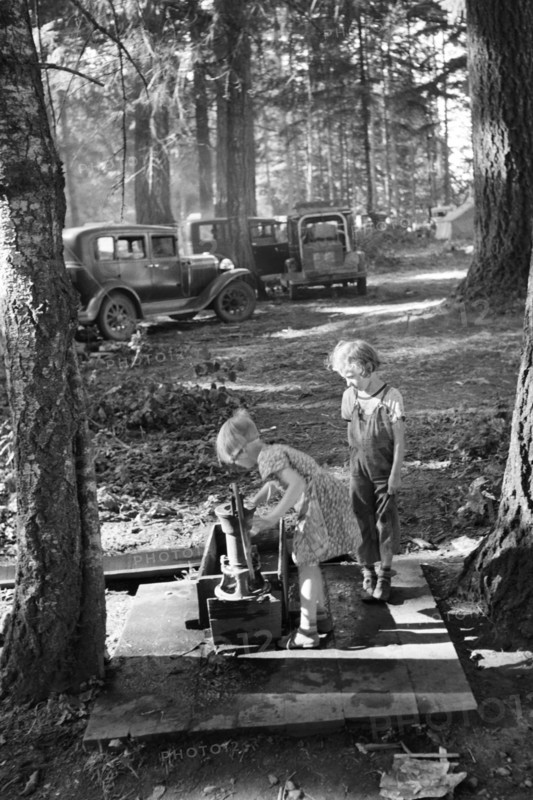 Bean Picker Children 1939