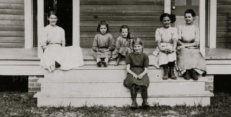 Part of the Nettles family. Nine in family. Five in the Magnolia Cotton Mills. 1911