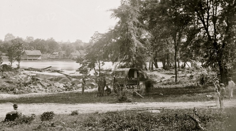 Petersburg, Virginia (vicinity)]. View of James river and photographic wagon of Engineer Corps 1865