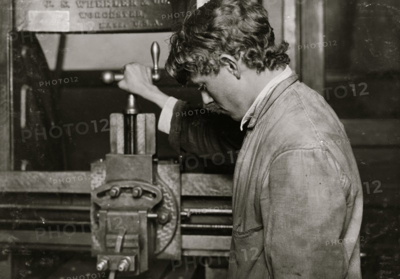 Planning Vocational class using a machine tool 1916