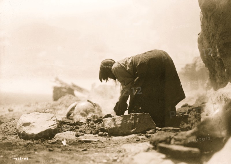 Potter building her kiln 1906