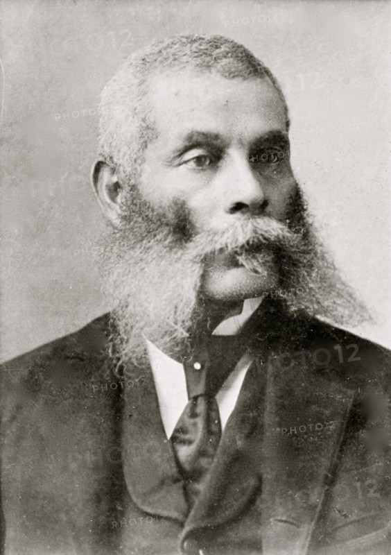 Sgt. Alexander Kelly, head-and-shoulders portrait, facing right 1900