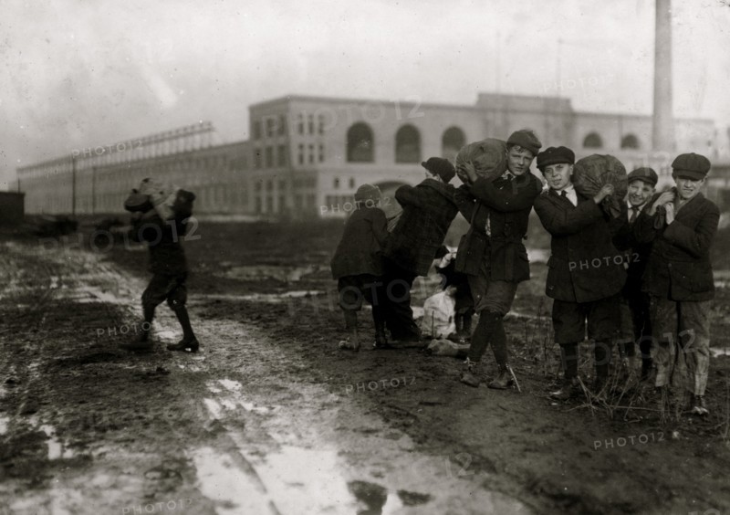 Stealing coal from railroad coal-yard. 1917
