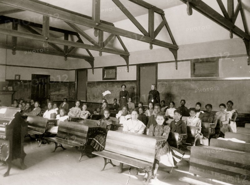 Students and teachers in training school of Fisk University 1900