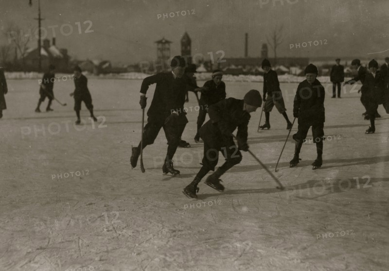 Sunday morning relaxation. Park Pond. Frequented by both school and mill boys and girls. 1912