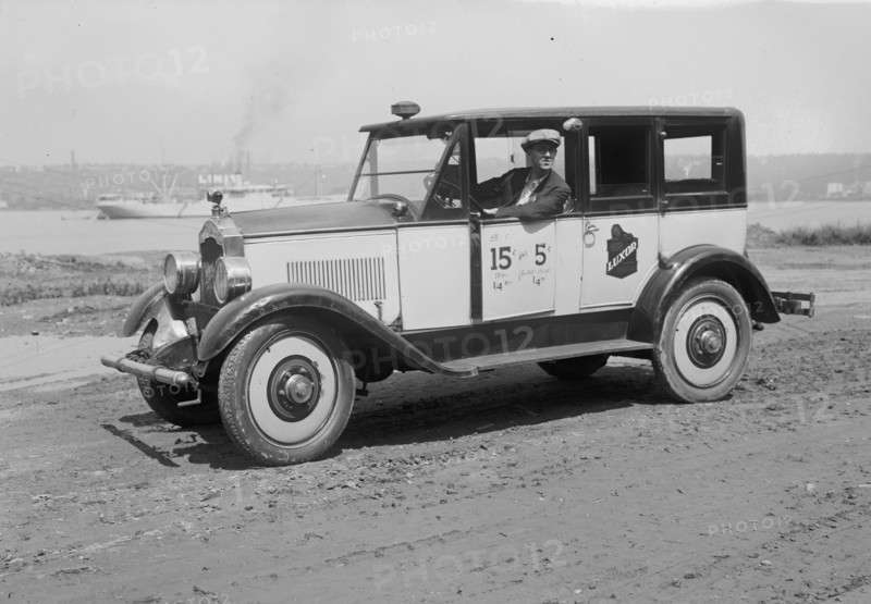 Cabbie Marked with a Luxor shield