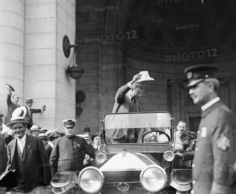 Teddy Roosevelt arriving by car at Union station, DC  1919