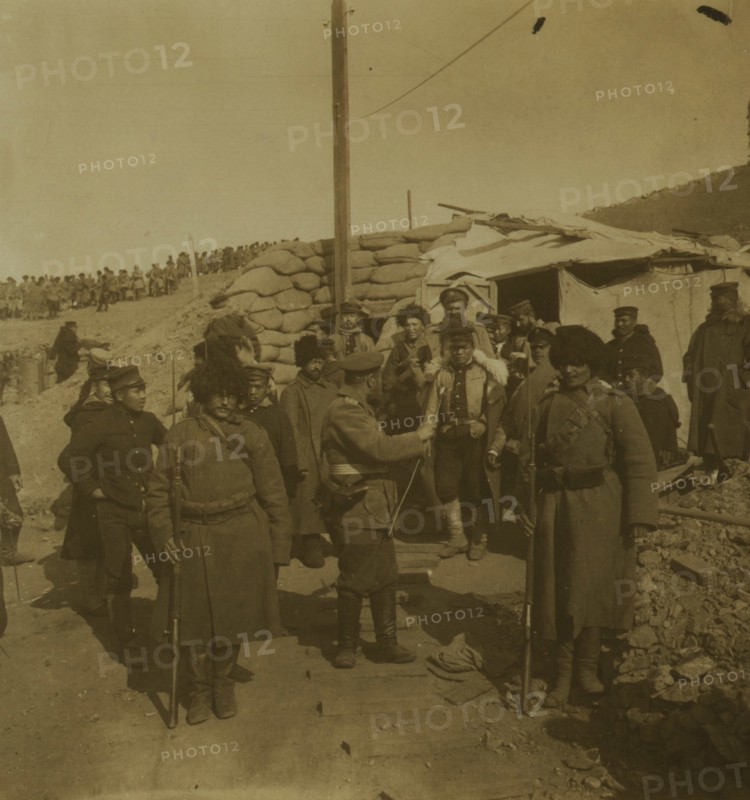 The surrender -- Japanese sentinels relieving Russian sentinels in an outer fort -- Port Arthur 1905