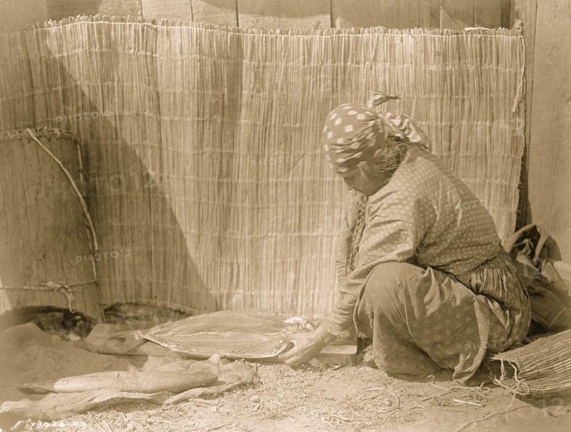 Preparing salmon--Wishram 1910