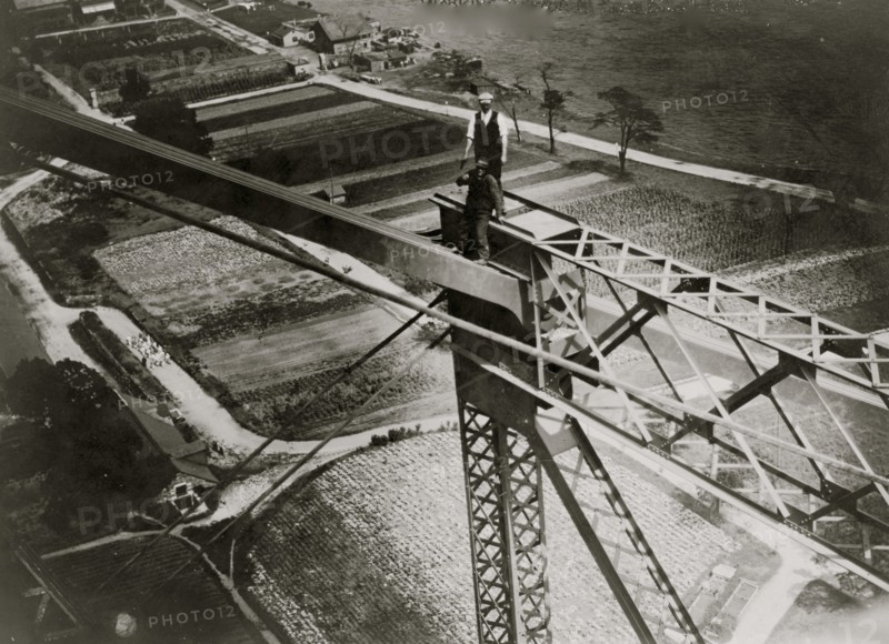 Working on top of Blackwell's Island bridge 1907