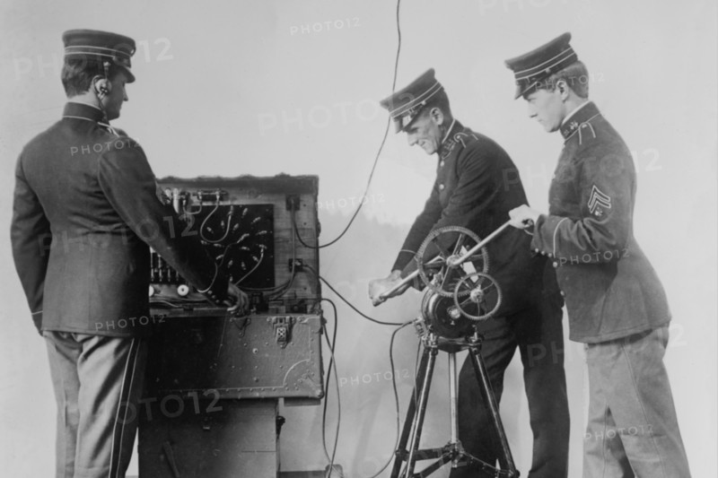 US Signal Corps works with Wireless in the Field