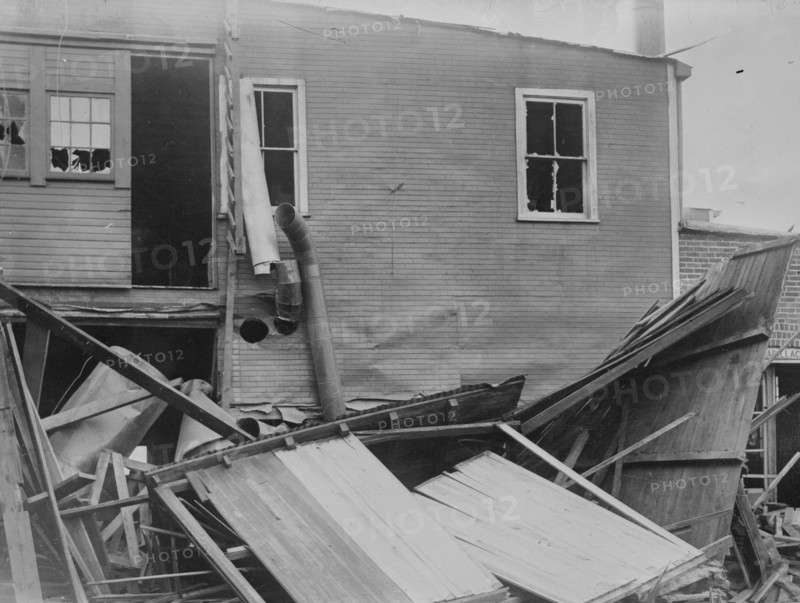 Von Spreckelson Mill blown up by dynamite as Telephone building was blown up in Indianapolis because of labor violence 1909