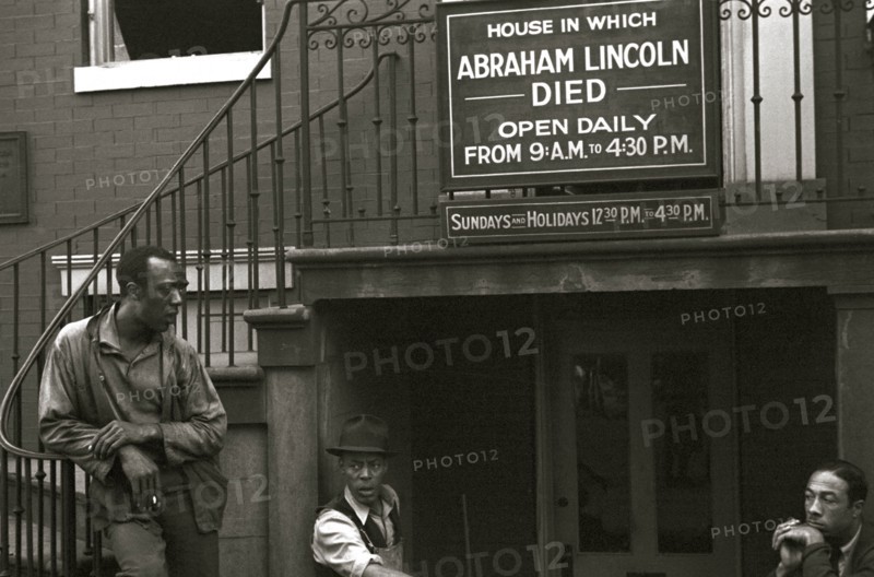 Washington, D.C. house where Lincoln died. Blackes out front 1937